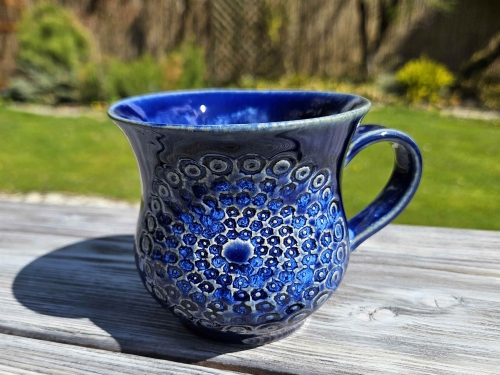 kubek-ceramiczny-chabrowe-kregi-rekodzielo-granat.jpg
