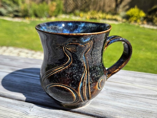 kubek-ceramiczny-nocny-kot-rekodzielo-braz-blekit.jpg