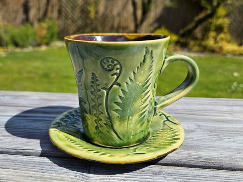filizanka-ceramiczna-lesna-cisza-rekodzielo-zielen.jpg