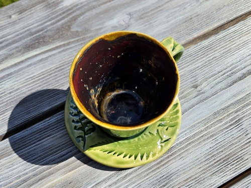 filizanka-ceramiczna-lesna-cisza-rekodzielo-zielen-2.jpg