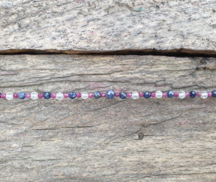bransoletka-z-szafirem-rubinem-i-krysztalem-gorskim-rekodzielo-kamienie-naturalne-srebro-handmade-2.jpg
