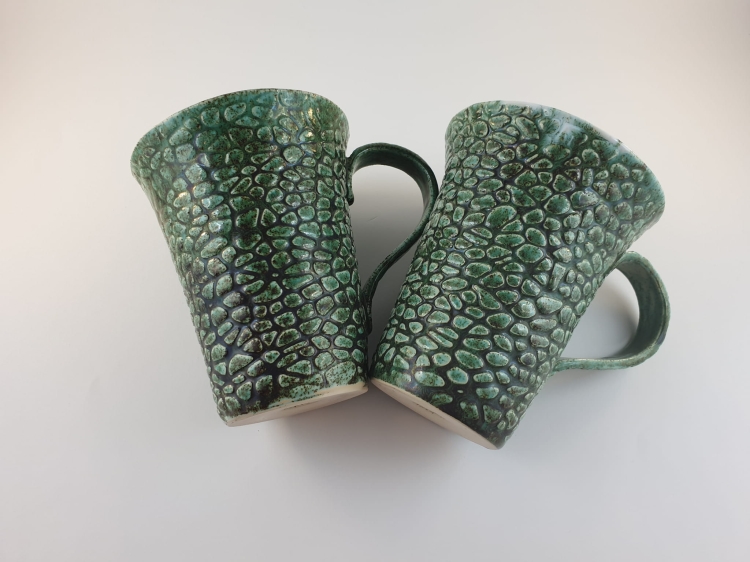 kubek-gorska-wedrowka-rekodzielo-550ml-zielen-ceramika-artystyczna-handmade-3.jpg