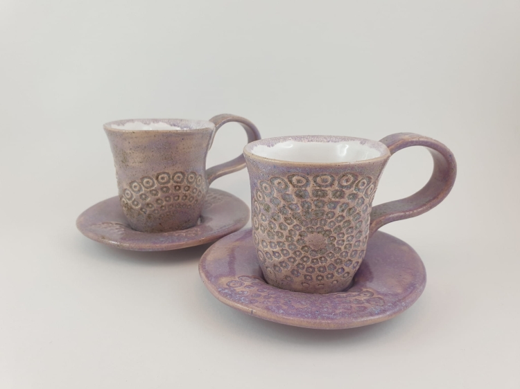 kubek-z-podstawka-lawendowa-rozkosz-espresso-rekodzielo-100ml-fiolet-mandala-ceramika-artystyczna-handmade-2.jpg