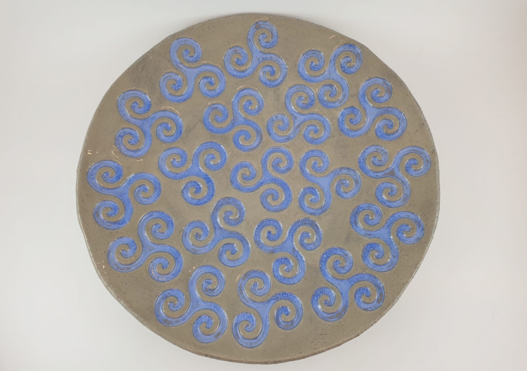 patera-triskelion-rekodzielo-fiolet-szarosc-ceramika-artystyczna-handmade-2.jpg