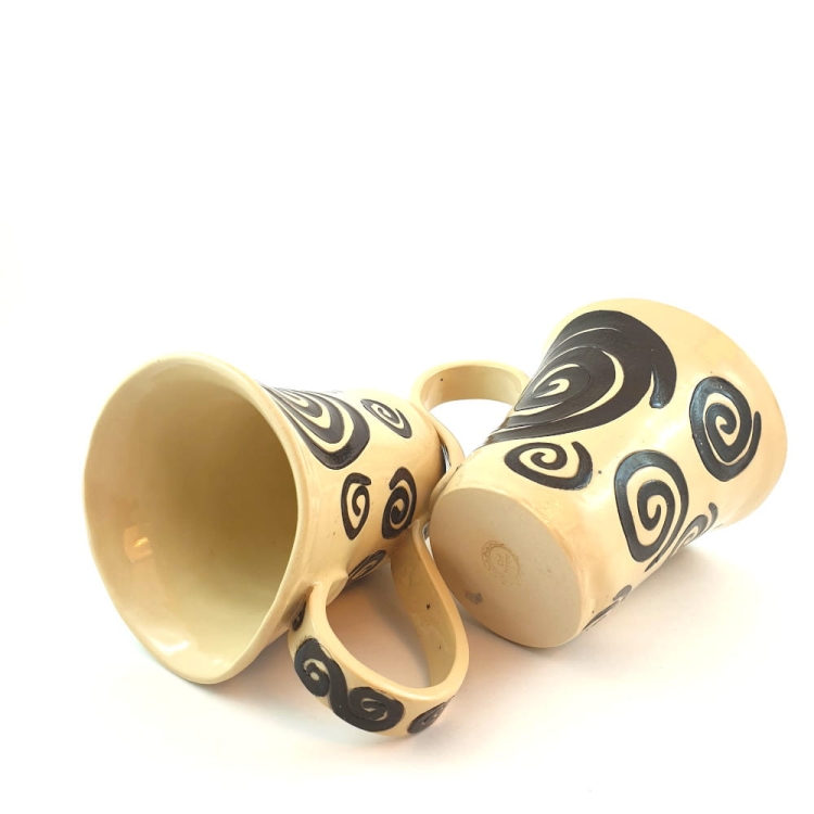 kubek-zakrecony-swiat-rekodzielo-300ml-bez-spirale-ceramiczny-kubek-artystyczny-handmade-4.jpg