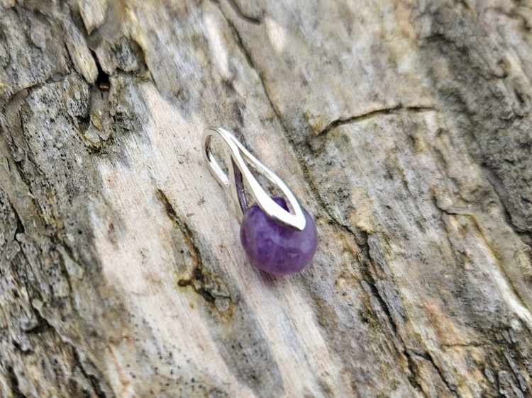 zawieszka-naturalna-delikatnosc-ametyst-srebro-rekodzielo-bizuteria-kamienie-naturalne-handmade-3.jpg