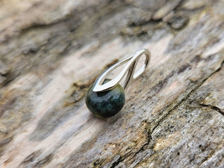 zawieszka-naturalna-delikatnosc-agat-mszysty-srebro-rekodzielo-bizuteria-kamienie-naturalne-handmade-2.jpg