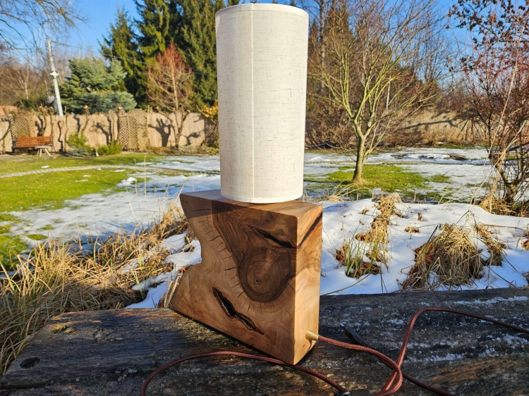 lampa-orzechowa-finezja-drewno-orzech-rekodzielo-drewniana-lampa-handmade-4.jpg