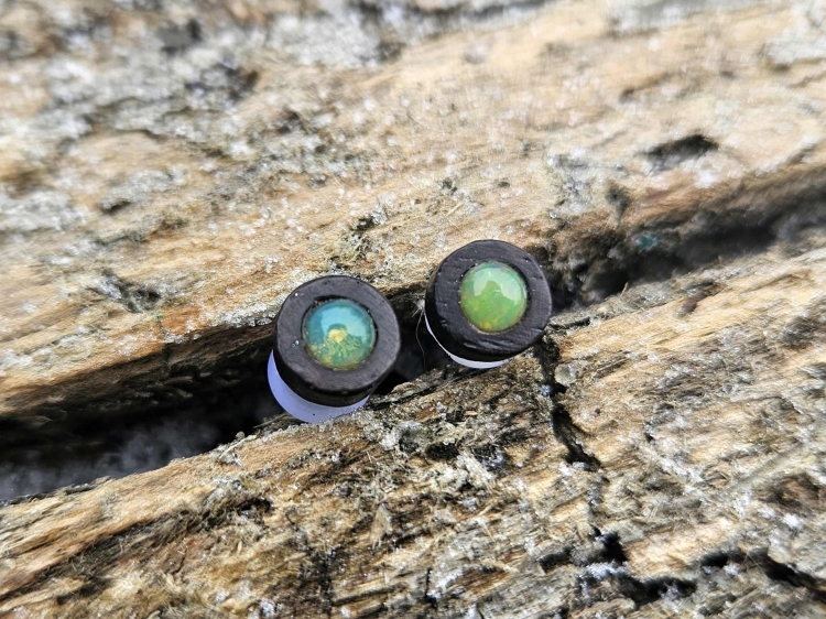 kolczyki-opalowa-elegancja-opal-drewno-heban-srebro-rekodzielo-drewniana-bizuteria-handmade.jpg