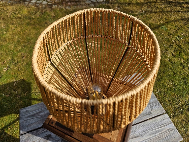 lampa-drewniana-basniowa-wieza-drewno-orzech-rio-rekodzielo-5.jpg