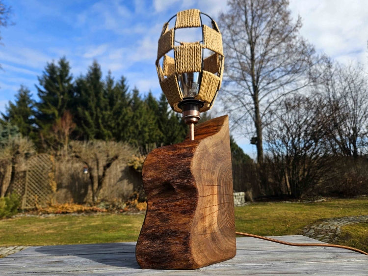 lampa-drewniana-naturalna-elegancja-drewno-orzech-miedz-rekodzielo.jpg