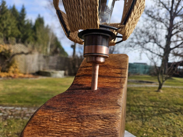 lampa-drewniana-naturalna-elegancja-drewno-orzech-miedz-rekodzielo-4.jpg