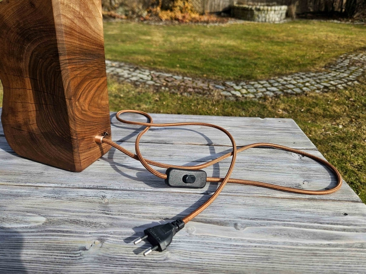 lampa-drewniana-naturalna-elegancja-drewno-orzech-miedz-rekodzielo-5.jpg