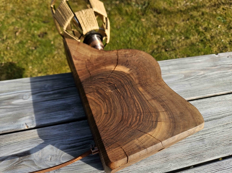lampa-drewniana-naturalna-elegancja-drewno-orzech-miedz-rekodzielo-6.jpg