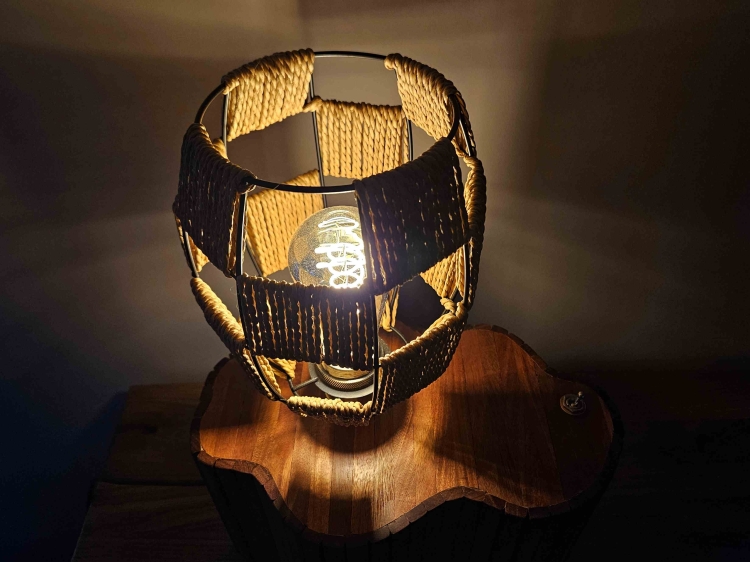 lampa-drewniana-finezja-drewno-sapeli-rekodzielo-8.jpg
