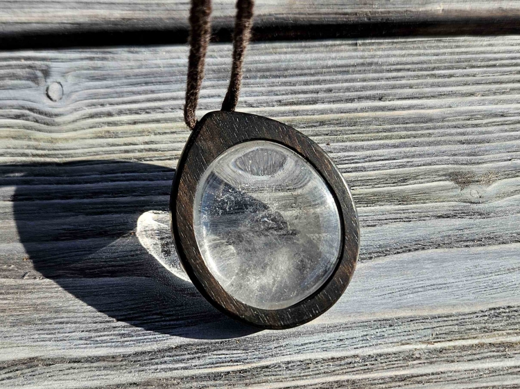 naszyjnik-drewniany-krysztalowa-madrosc-krysztal-gorski-drewno-heban-rekodzielo-2.jpg