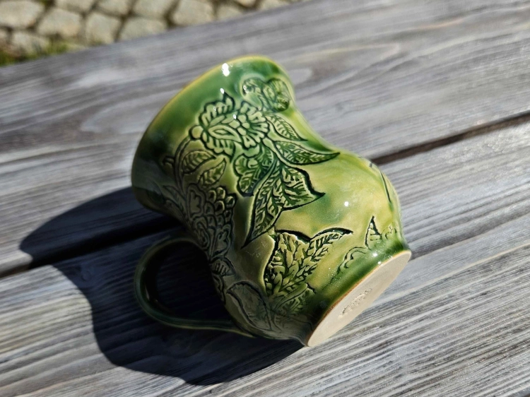 kubek-ceramiczny-zielony-kot-w-ogrodzie-rekodzielo-zielen-4.jpg