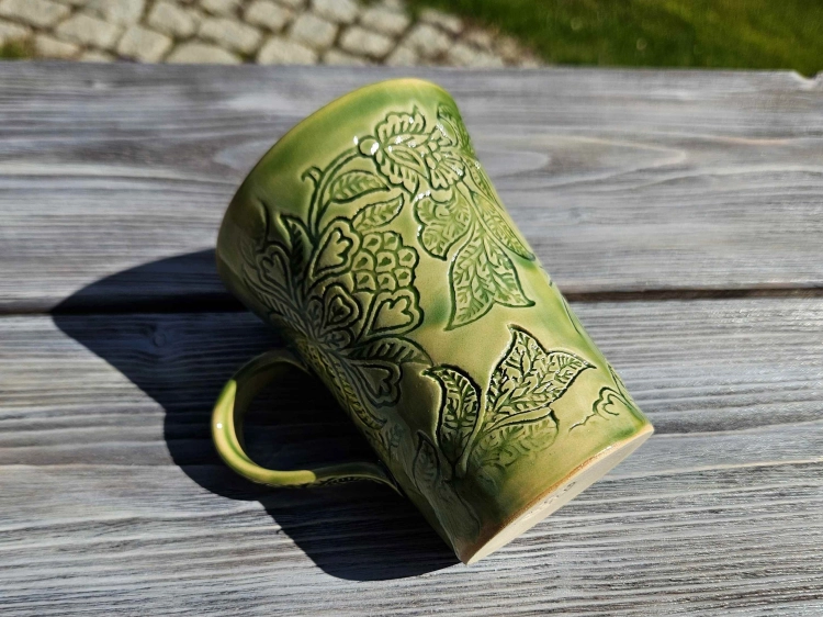 kubek-ceramiczny-zielony-kot-w-naturze-rekodzielo-zielen-4.jpg