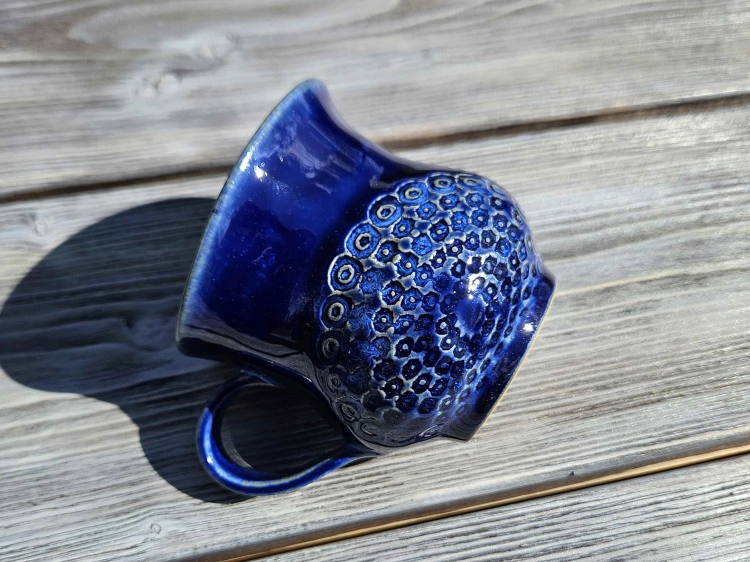 kubek-ceramiczny-chabrowe-kregi-rekodzielo-granat-3.jpg