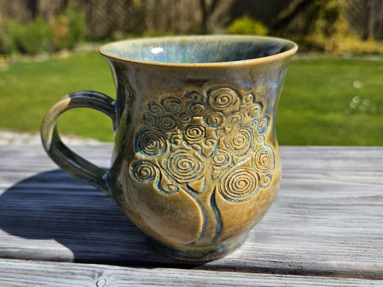 kubek-ceramiczny-basniowe-drzewo-rekodzielo-bez-fiolet-blekit.jpg