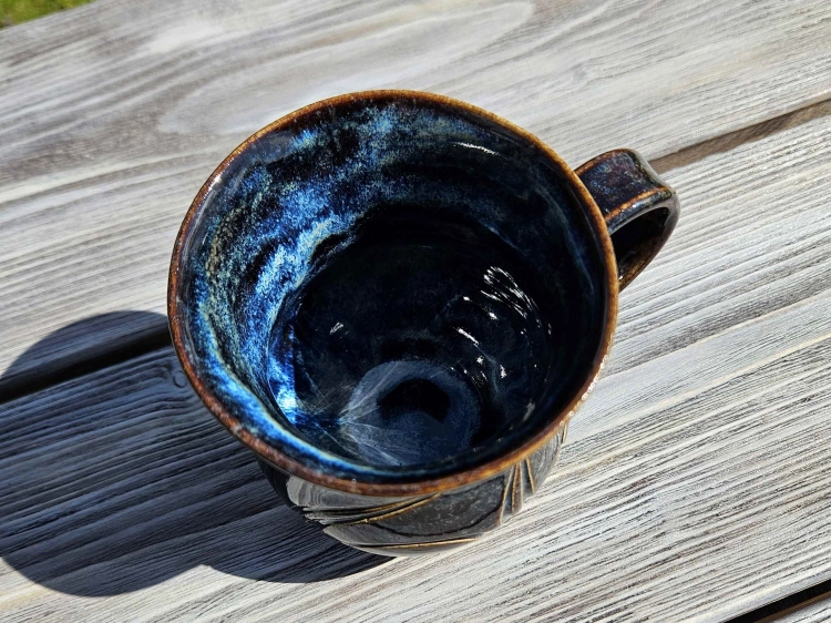 kubek-ceramiczny-nocny-kot-rekodzielo-braz-blekit-3.jpg