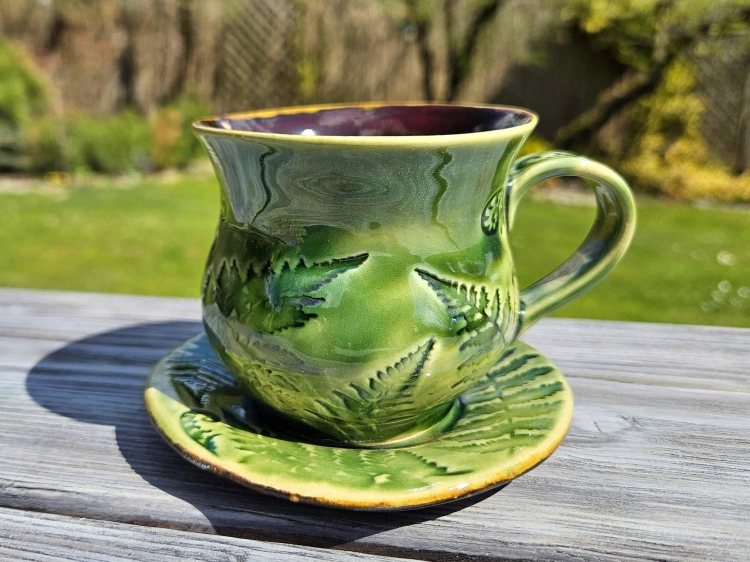 filizanka-ceramiczna-cisza-lasu-rekodzielo-zielen.jpg