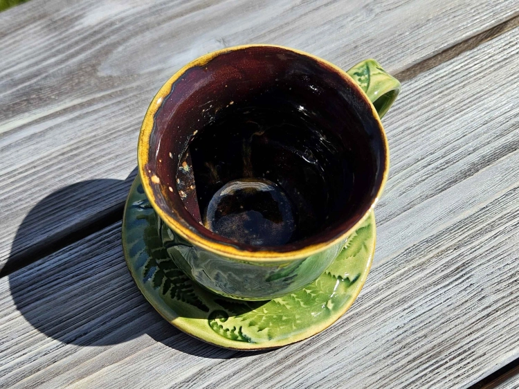 filizanka-ceramiczna-cisza-lasu-rekodzielo-zielen-2.jpg