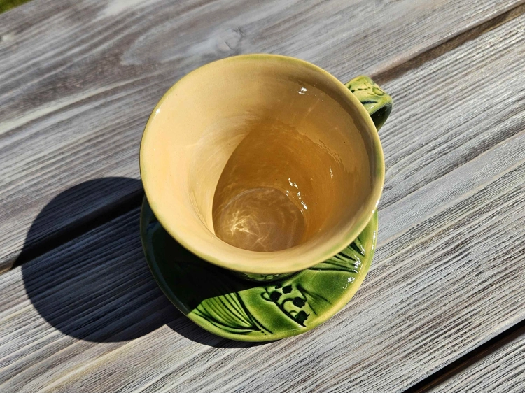 filizanka-ceramiczna-wiosenny-ogrod-rekodzielo-zielen-2.jpg
