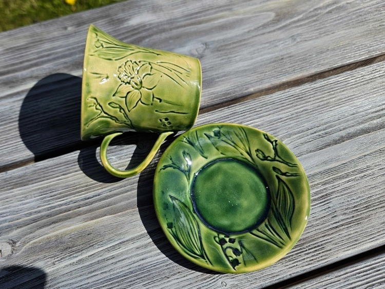filizanka-ceramiczna-wiosenny-ogrod-rekodzielo-zielen-3.jpg