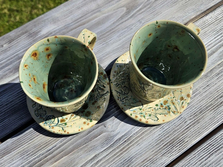 filizanka-ceramiczna-bajkowa-laka-rekodzielo-bez-niebieski-2.jpg