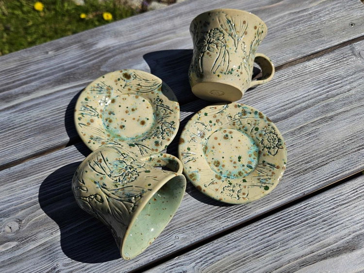 filizanka-ceramiczna-bajkowe-kwiaty-rekodzielo-bez-niebieski-3.jpg