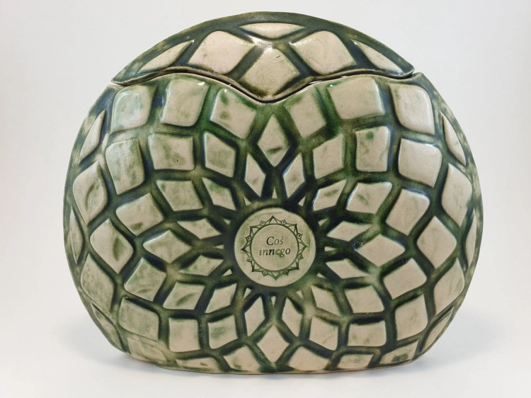 wazon-z-przykrywka-lesna-symbioza-rekodzielo-zielen-ceramika-artystyczna-handmade-2.jpg