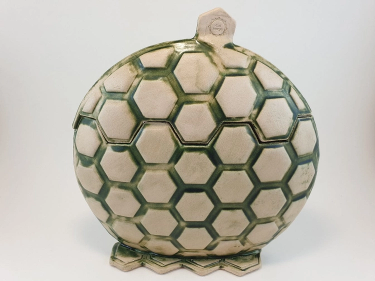 wazon-z-przykrywka-miodowa-polana-rekodzielo-zielen-ceramika-artystyczna-handmade-2.jpg