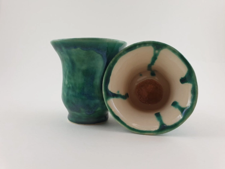 czarka-szmaragdowy-plomien-rekodzielo-170ml-zielen-ceramika-artystyczna-handmade-4.jpg
