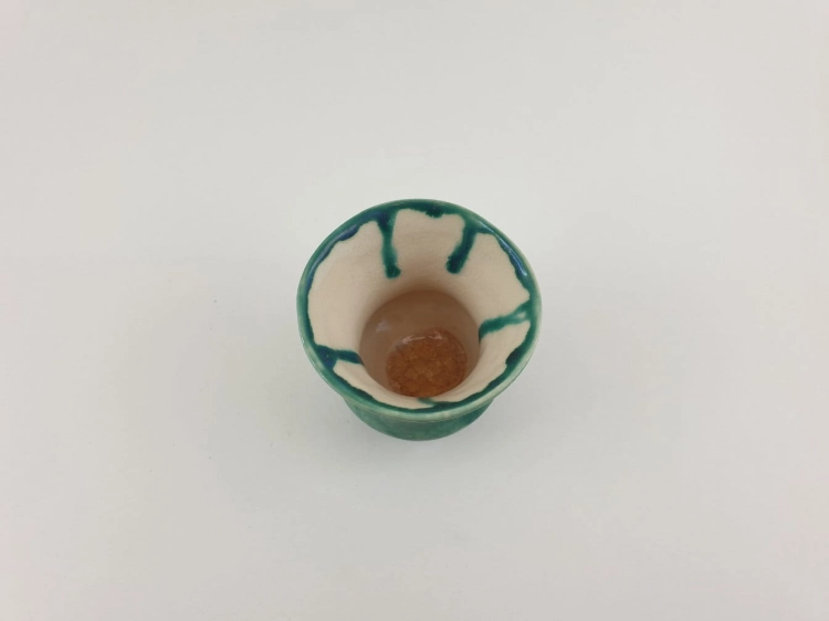 czarka-szmaragdowy-plomien-rekodzielo-140ml-zielen-ceramika-artystyczna-handmade-3.jpg