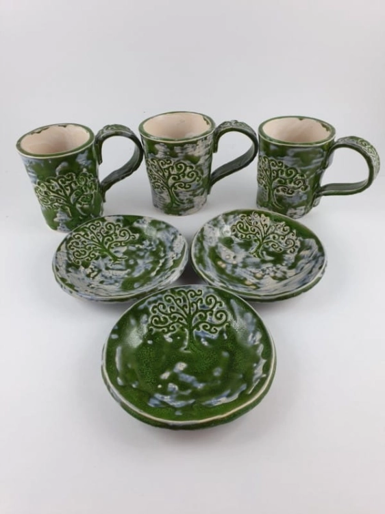 kubek-z-podstawka-zakrecone-drzewa-rekodzielo-120ml-zielen-motyw-roslinny-kubek-ceramiczny-handmade-5.jpg