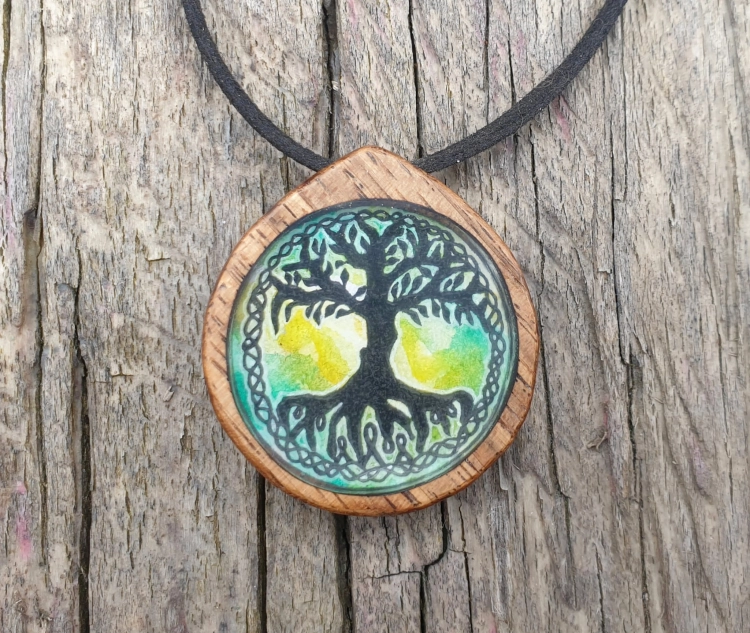 malowniczy-naszyjnik-drzewo-zycia-obraz-zywica-epoksydowa-drewno-orzech-rekodzielo-drewniana-bizuteria-handmade.jpg
