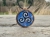 malowniczy-naszyjnik-triskelion-obraz-zywica-epoksydowa-drewno-orzech-rekodzielo-drewniana-bizuteria-handmade-2.jpg