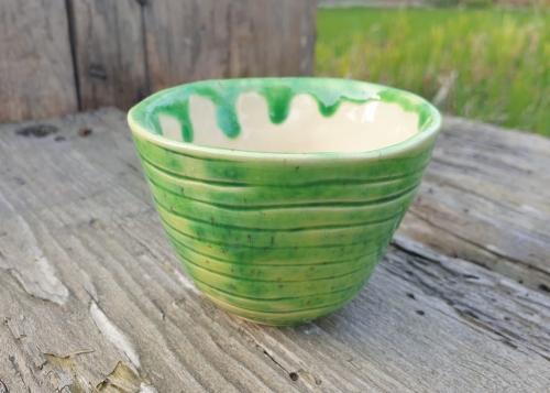 czarka-zielone-szczescie-rekodzielo-100ml-zielen-ceramiczna-czarka-artystyczna-handmade.jpg