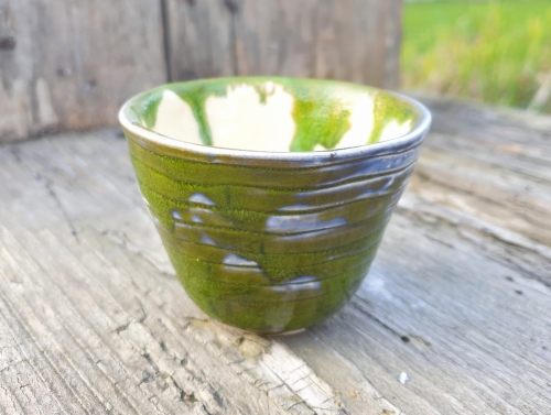 czarka-zielona-obfitosc-rekodzielo-130ml-zielen-ceramiczna-czarka-artystyczna-handmade.jpg