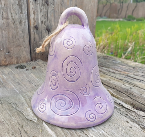 dzwonek-fioletowe-zakrecenie-rekodzielo-fiolet-spirala-ceramika-artystyczna-handmade.jpg