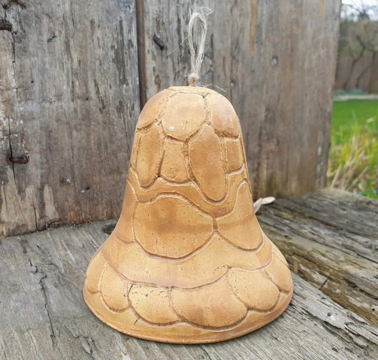 dzwonek-sekrety-pustyni-rekodzielo-bez-miodowy-ceramika-artystyczna-handmade.jpg