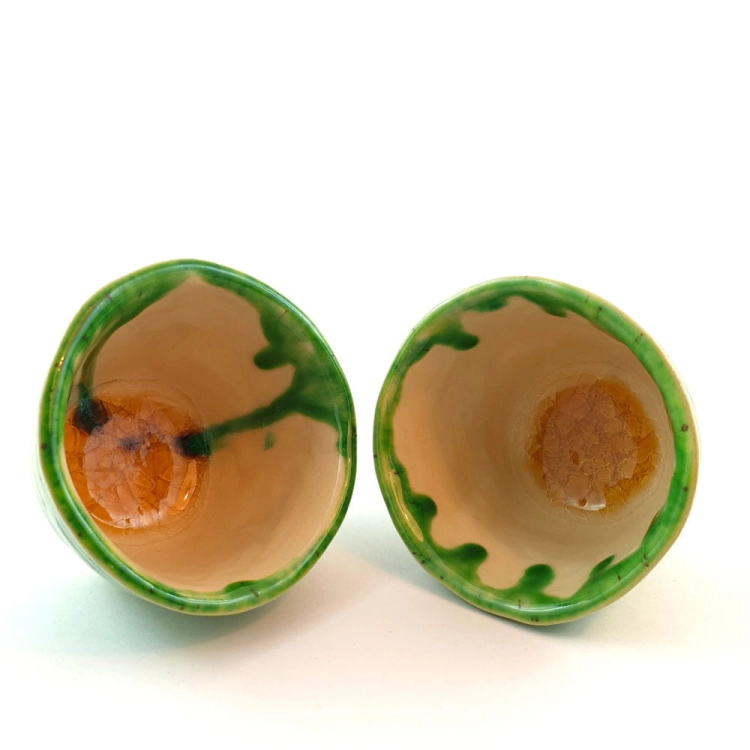 czarka-zielone-szczescie-rekodzielo-100ml-zielen-ceramiczna-czarka-artystyczna-handmade-3.jpg