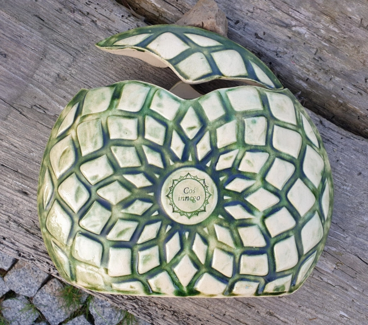 wazon-z-przykrywka-lesna-symbioza-rekodzielo-zielen-ceramika-artystyczna-handmade.jpg