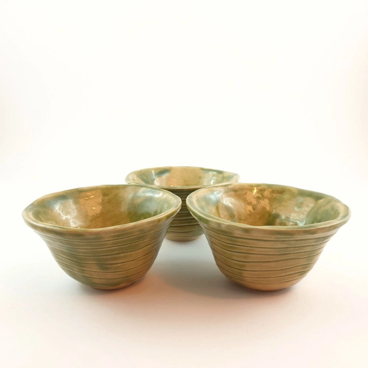 czarka-gaj-oliwny-rekodzielo-100ml-zielen-ceramiczna-czarka-artystyczna-handmade-2.jpg