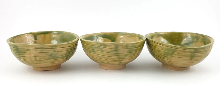 czarka-gaj-oliwny-rekodzielo-125ml-zielen-ceramiczna-czarka-artystyczna-handmade-4.jpg