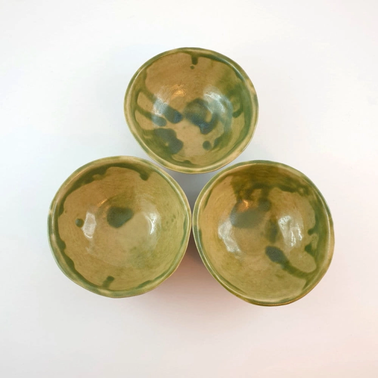 czarka-gaj-oliwny-rekodzielo-125ml-zielen-ceramiczna-czarka-artystyczna-handmade-5.jpg