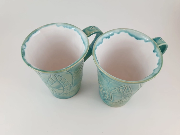 kubek-powiew-lotosu-rekodzielo-500ml-turkus-ceramika-artystyczna-handmade-4.jpg
