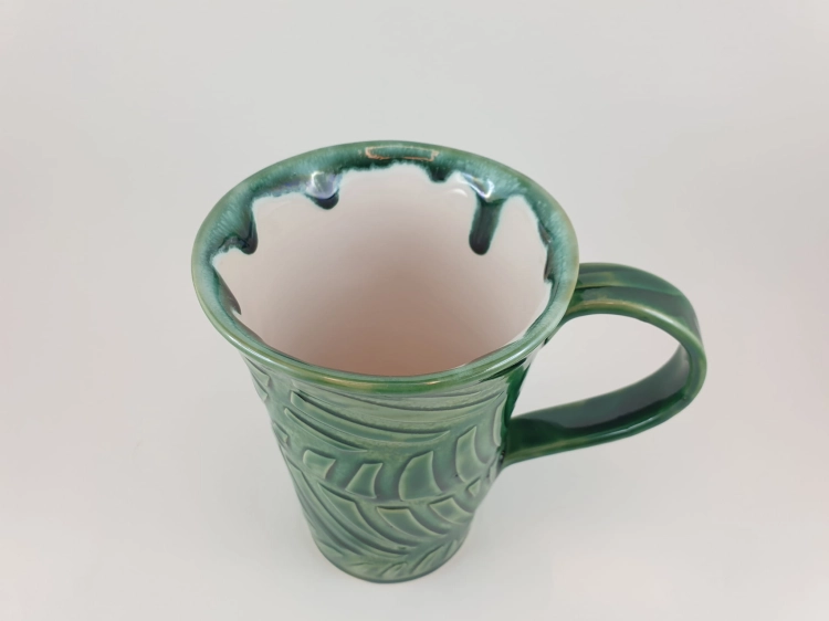 kubek-intensywnosc-przyrody-rekodzielo-480ml-zielen-ceramika-artystyczna-handmade-3.jpg