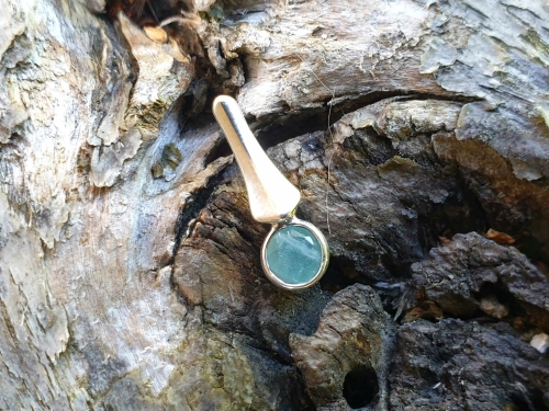 zawieszka-skarby-natury-chalcedon-srebro-rekodzielo-bizuteria-handmade.jpg
